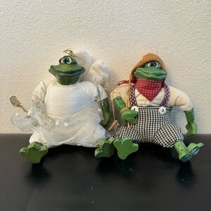 Vintage Russ Berrie “The Country Folks” Shelf Sitter Frog & Angel Figurines Set